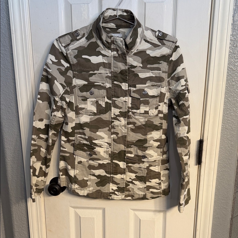 Kenzie jeans small Camouflage Military Style Jacket